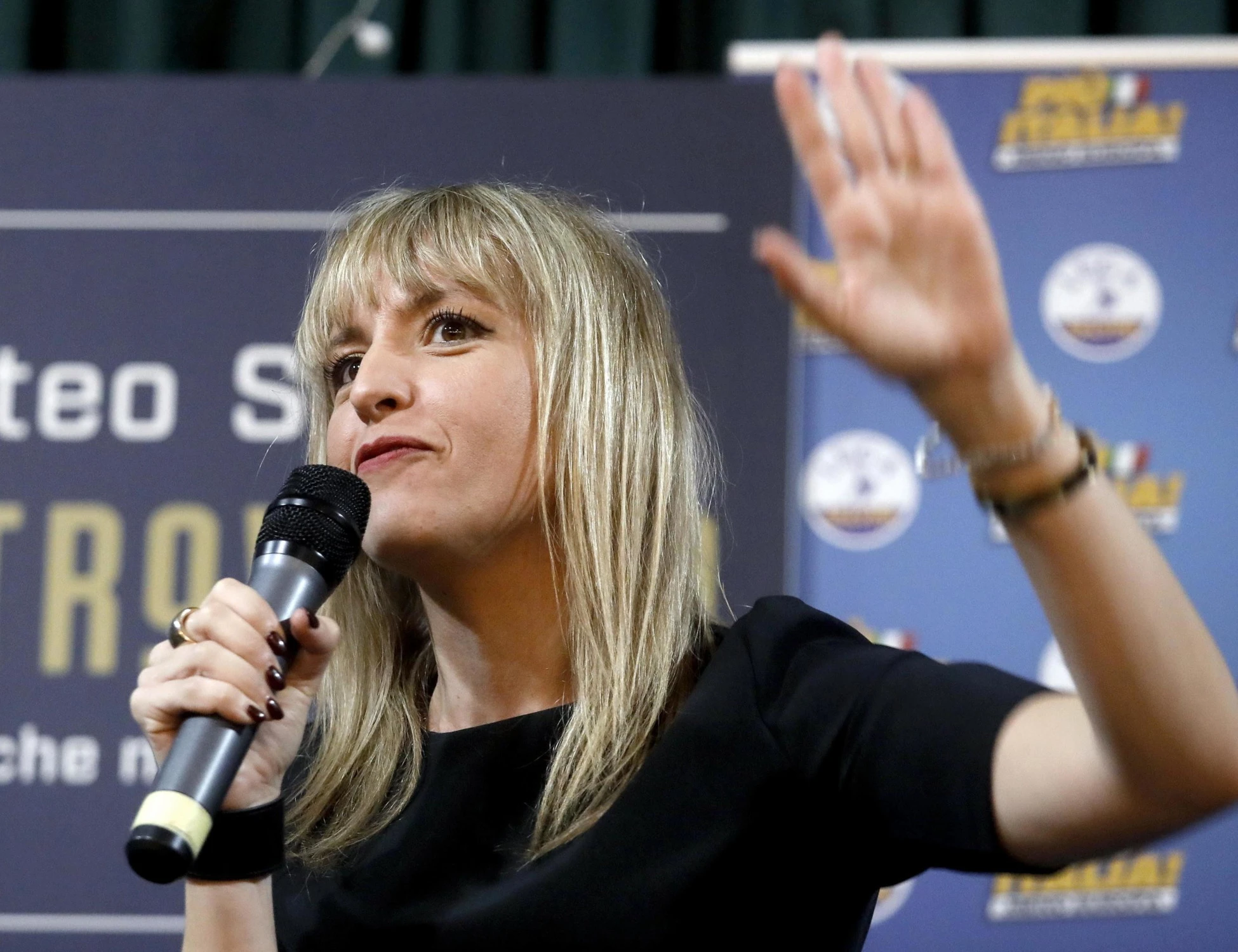 Silvia Sardone ad alzo zero: "Velo islamico, sacco dell'immondizia"