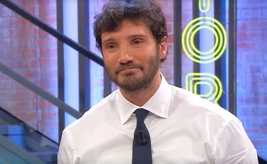 Affari Tuoi, l'annuncio di Stefano De Martino: "Ecco quando torna Herbert Ballerina"