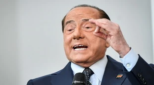 Silvio Berlusconi, retroscena dopo il referendum: "Il canto delle sirene". Pd e Italia Viva tentano gli onorevoli di Forza Italia
