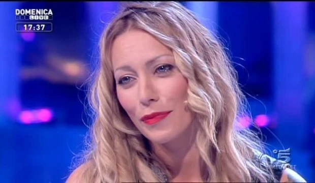 Grande Fratello, Karina Cascella e quel messaggio preoccupante: "Periodo difficile, è accaduto qualcosa..."