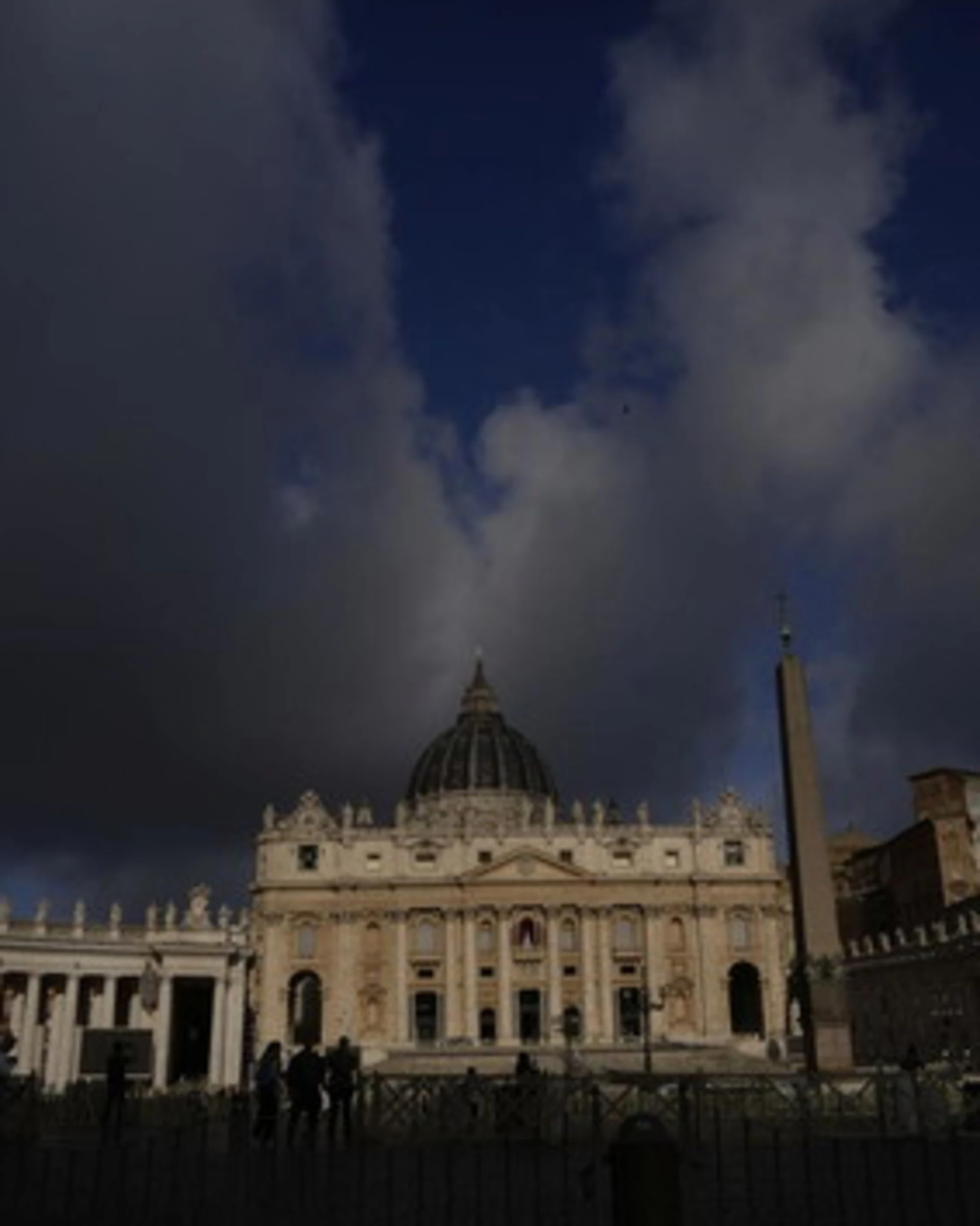 Conclave, "non sono malato. Non mi hanno invitato": esplode il caso