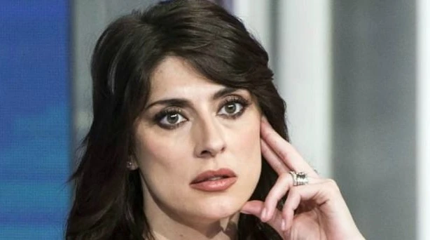 Elisa Isoardi, sconcerto negli studi Rai: "Sono il suo fidanzato", finisce malissimo