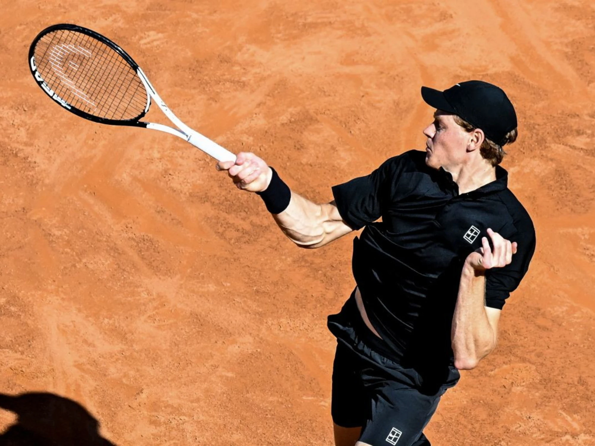 Sinner batte Rublev in due set, è semifinale a Roma con record