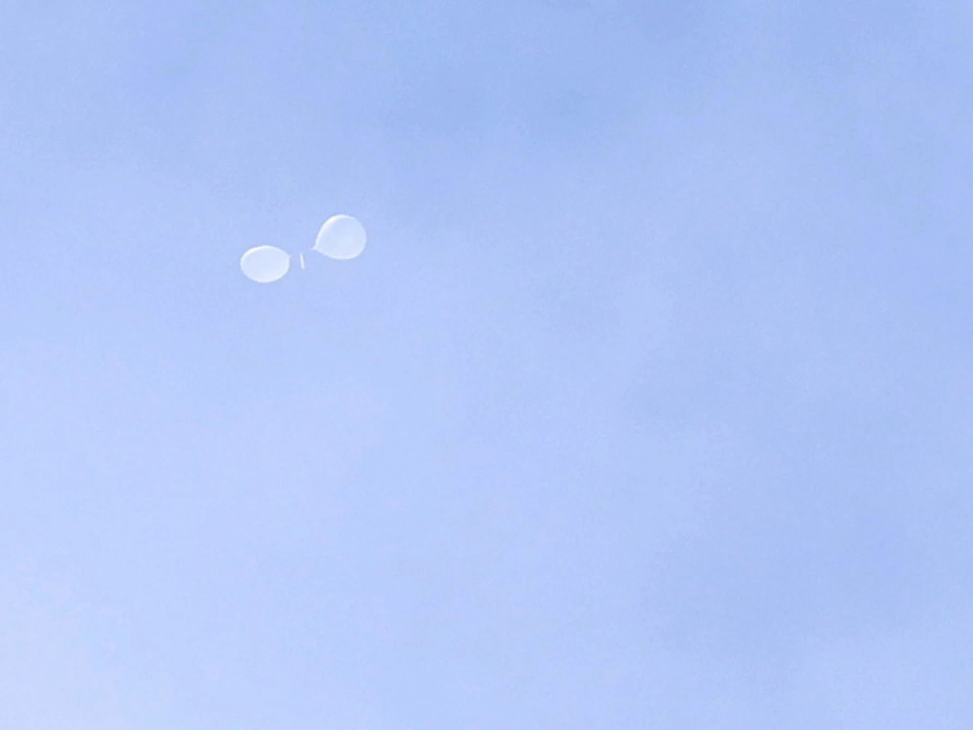 Russia, mongolfiere azzurre su Mosca: cosa sta succedendo