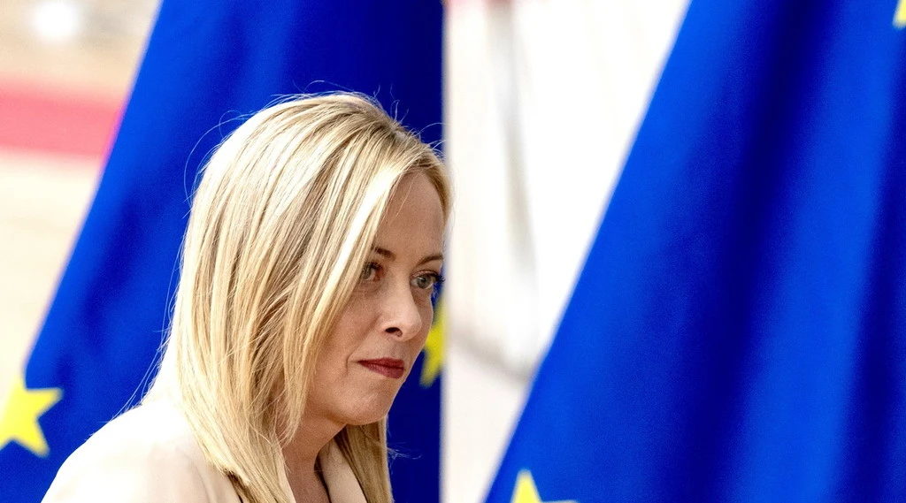 Meloni, lo sfogo privato: "Un certo potere costituito vuole farci cadere"