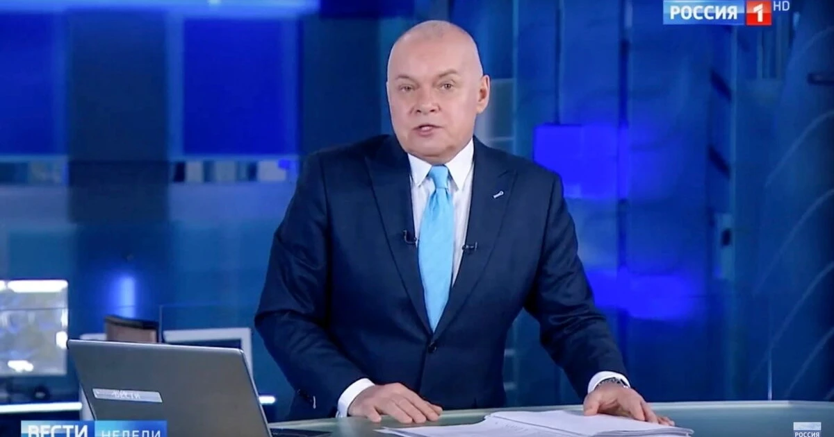 Russia, sfida totale a Putin della tv di Stato: cosa va in onda