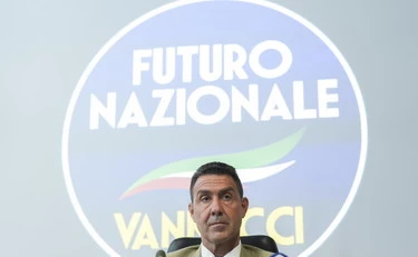 https://media.liberoquotidiano.it/05HTVwvTn7ZZwUAi63bj6jet33syWUjCQwt4Am47wXE/width:800/quality:90/aW1hZ2VzLzIwMjYvMDYvMDEvMTI0MjMzNzUzLTk5ZTQ3YjY2LTVmNDEtNGVmOC1iY2UyLWYyZjM0OWRiZmRjOS5qcGc.webp