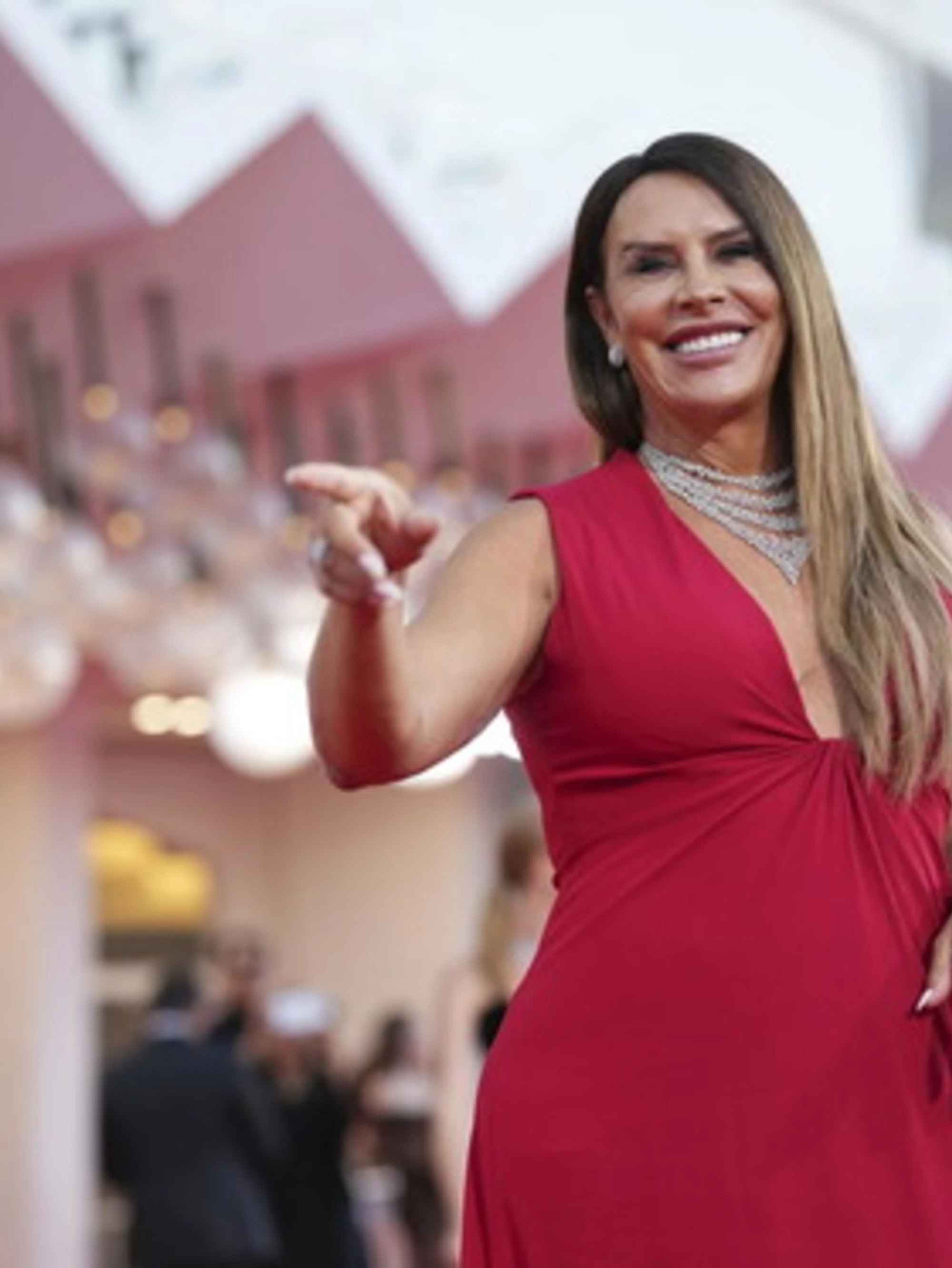 Carlo Verdone e l'attrice trans: torna la strana coppia