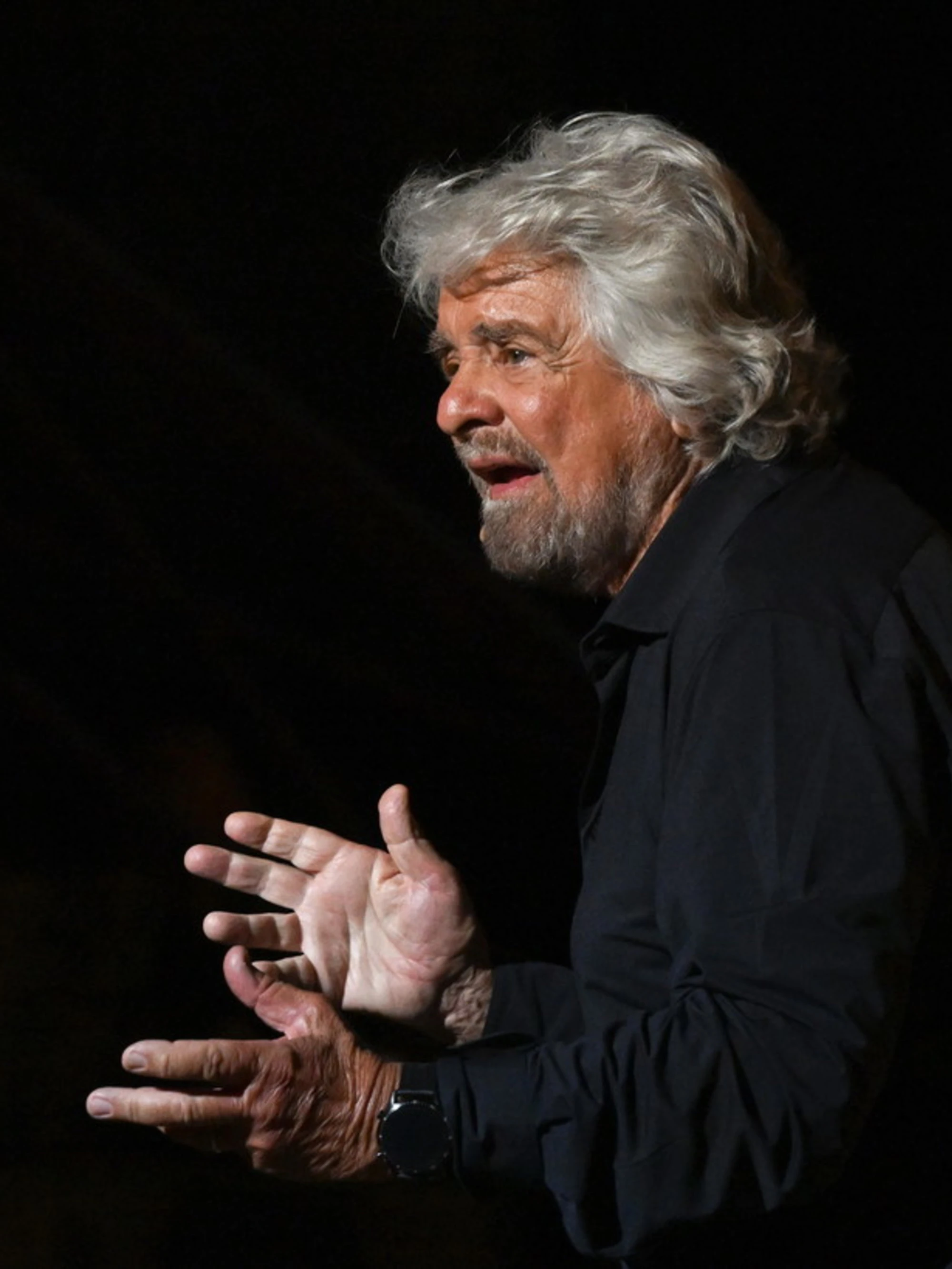 Beppe Grillo, il "golpe": si riprende il logo del M5s