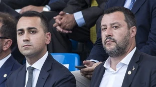 Salvini: "Tu non conti niente", siluro su Di Maio. E il grillino fa il profeta: "Cosa accadrà in estate"