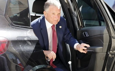 https://media.liberoquotidiano.it/06EVw2Y1cedfbe-MiFZ9EN56qirepThCN2PY6wF6MpA/width:800/quality:90/aW1hZ2VzLzIwMjUvMTAvMTQvMTIzNjQ3ODEyLTc0MWRiOWYzLWI2YTMtNGMxMC1hNTgyLTk2NjdkZTYzZGM0Yy5qcGc.webp