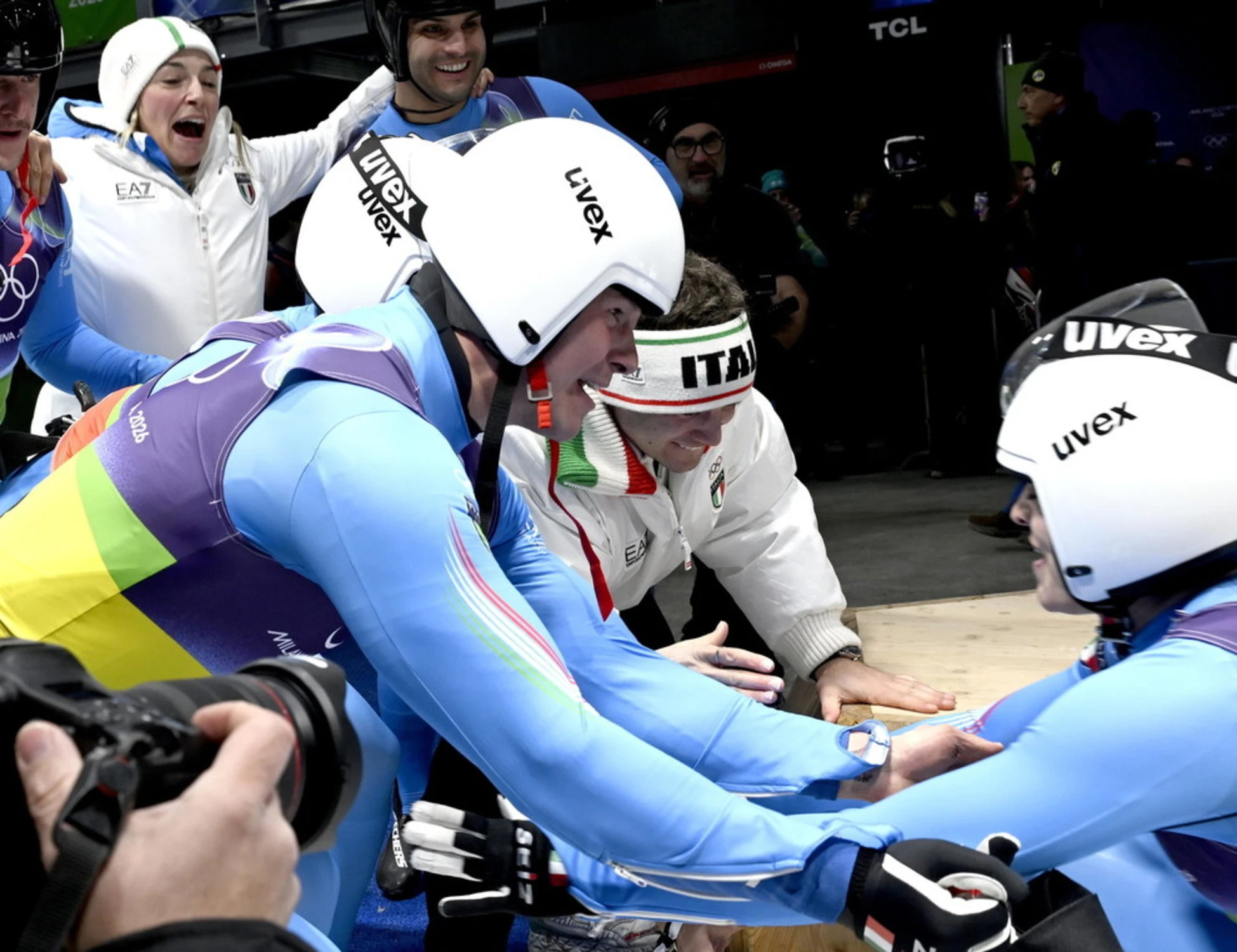 Milano-Cortina, tripudio azzurro: slittino, bronzo nella staffetta mista