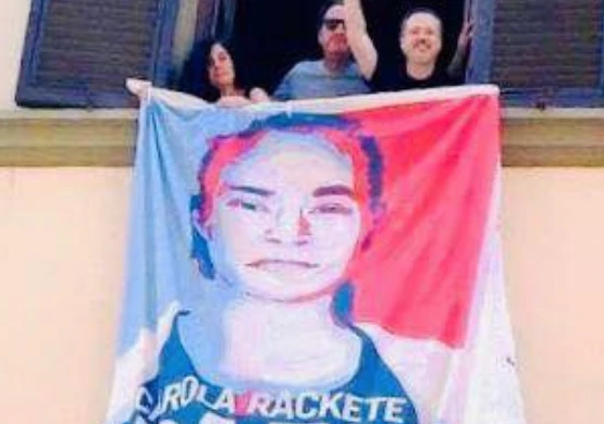 Carola Rackete, Matteo Salvini contro lo striscione in consiglio in Toscana: "Sempre peggio. Ma chi li vota?"