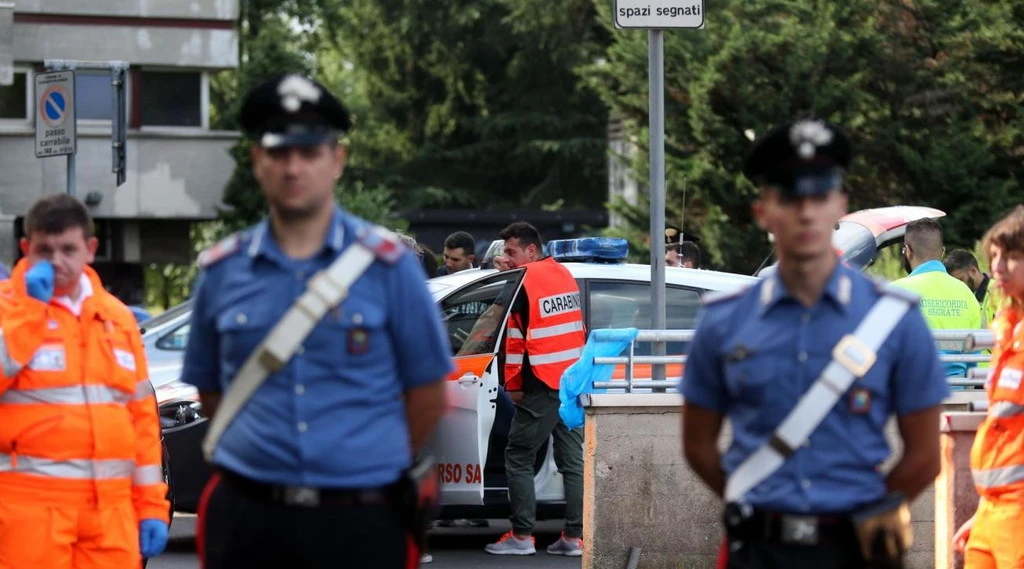 Milano, sparatoria in pieno giorno durante una rapina al supermercato: ferita una bambina di 4 anni e una guardia giurata