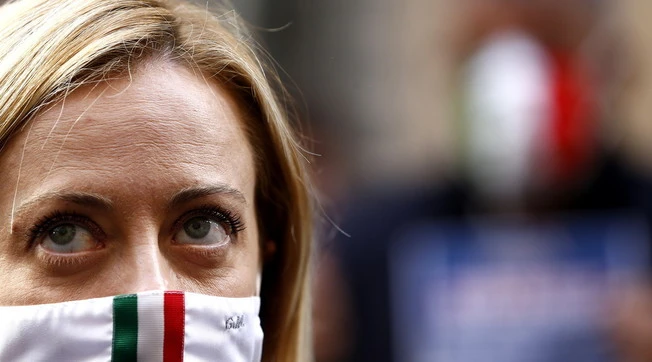 Giorgia Meloni, tensioni con Silvio Berlusconi per l'apertura al governo: "Non fare giochi strani, prendi le distanze da Conte"
