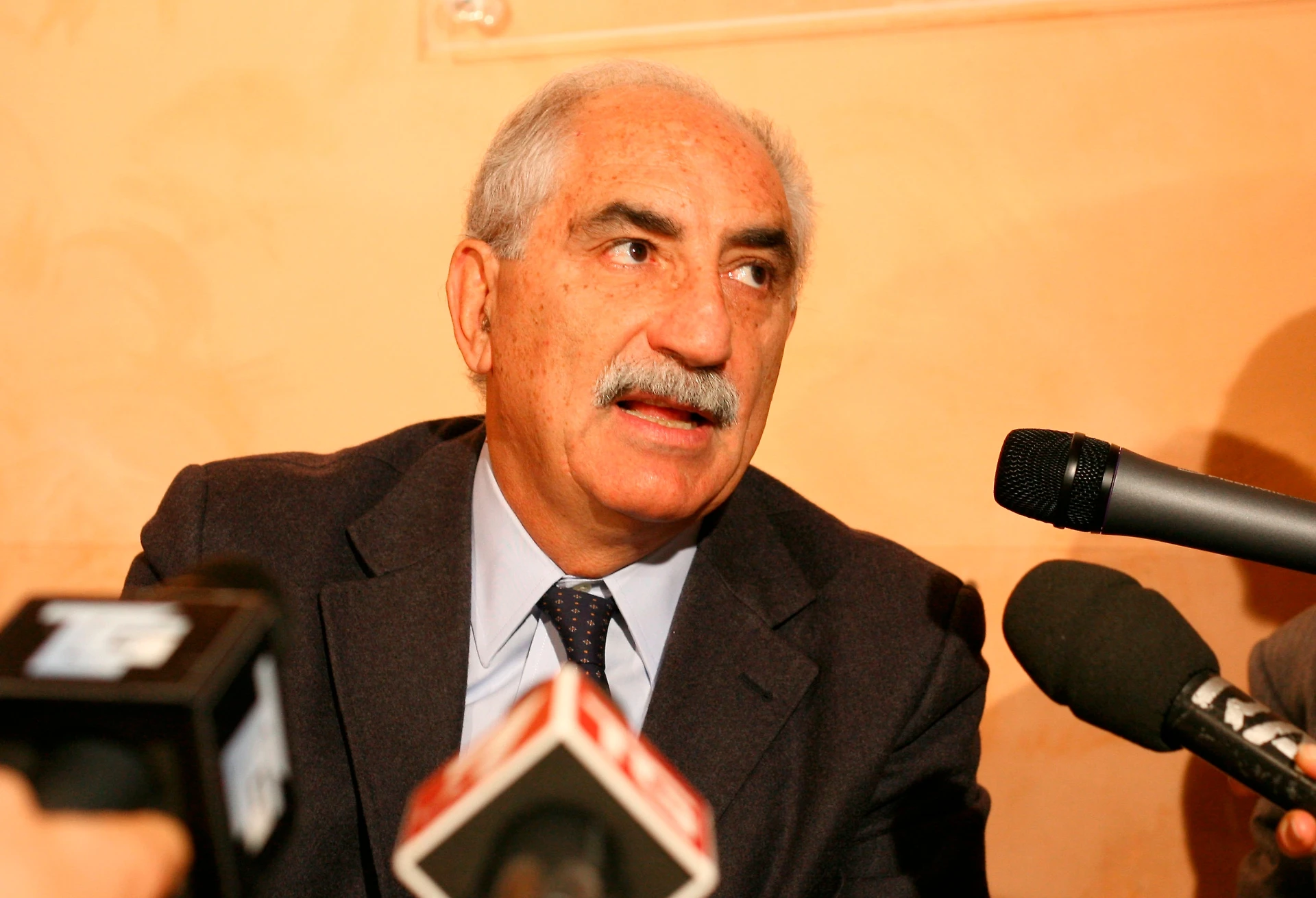 Armando Spataro beffato dal Csm sui post di Matteo Salvini: "Non è stata lesa la sua autonomia"