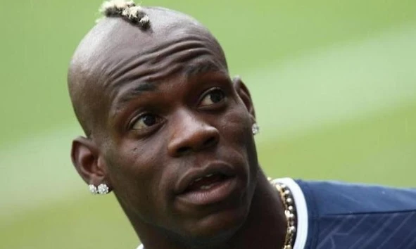 Mario Balotelli, il violento sfogo sui social contro i tifosi milanisti