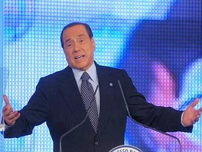 Berlusconi chiude al centro: "Monti? Un professorino"