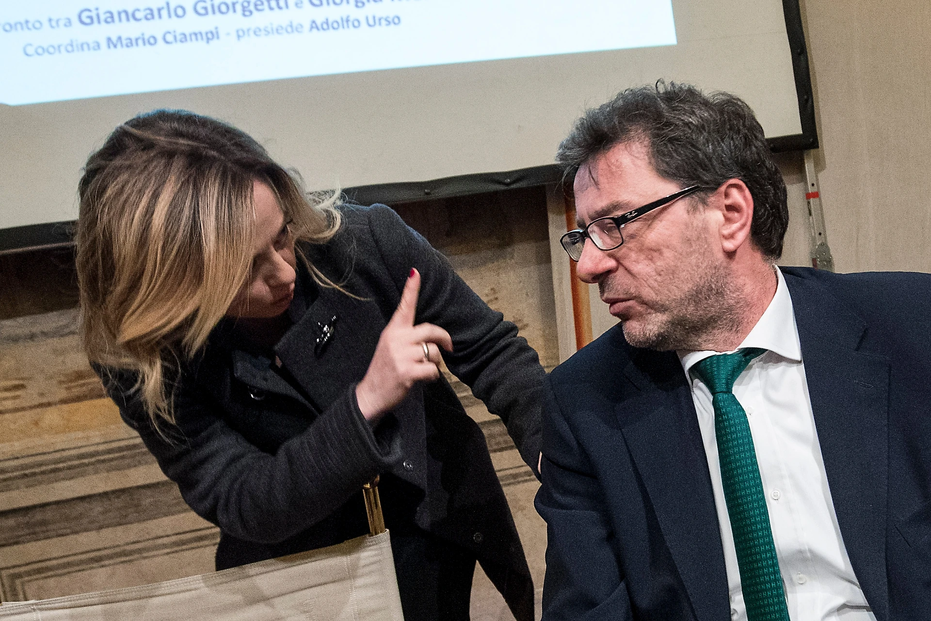Giorgia Meloni, l'agguato nel "feudo" di Giorgetti: 1500 imprenditori lombardi alla cena di finanziamento
