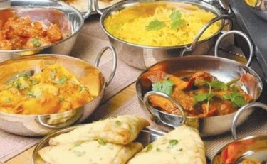 "La cucina bengalese ci intossica". E il Comune vieta gli odori