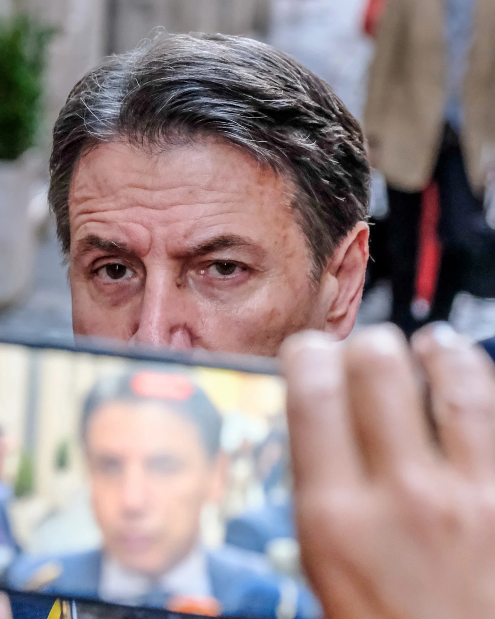 Giuseppe Conte, la sparata: "Giorgia Meloni estremista, agita le piazze"