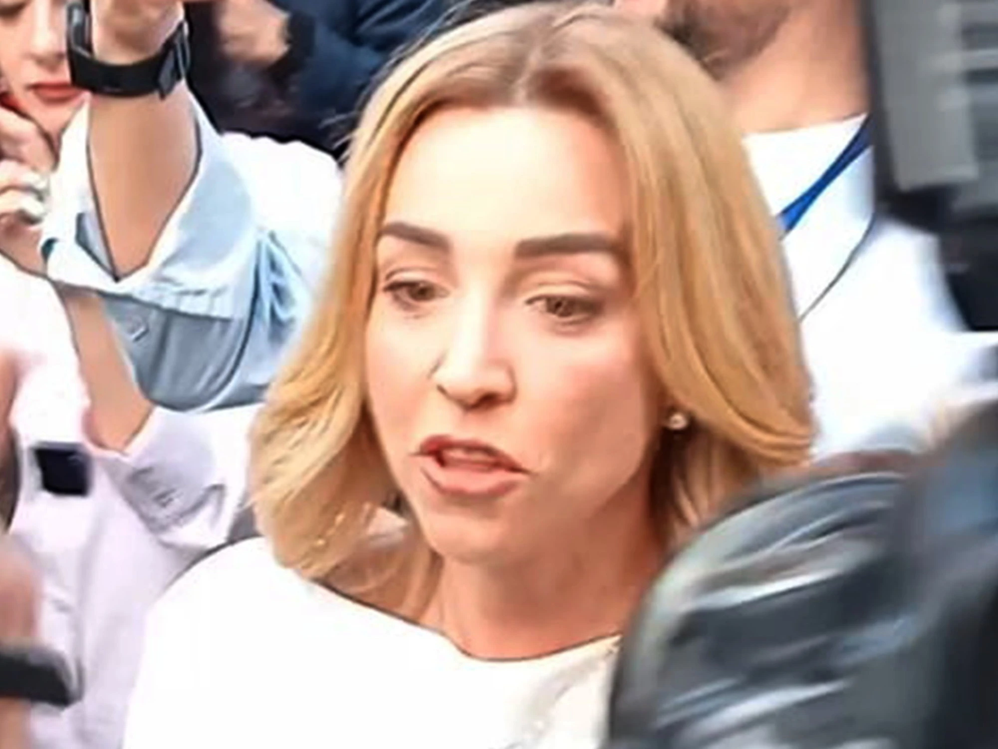 Silvia Salis, l'oggetto misterioso che insidia Schlein: cosa sta succedendo a Genova