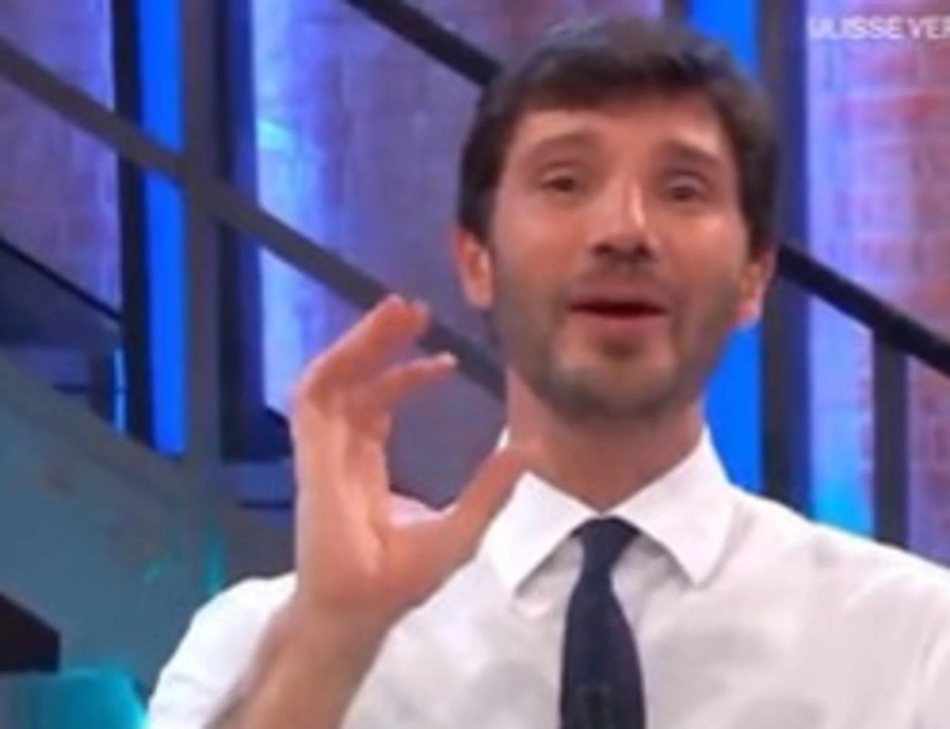 Affari tuoi, "non vi permettete!": rivolta sui titoli di coda, De Martino nel mirino