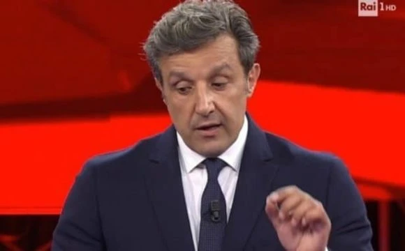 L'Eredità, da Flavio Insinna nuova atroce gaffe: "Il più lungo della Terra", gelo siderale in studio