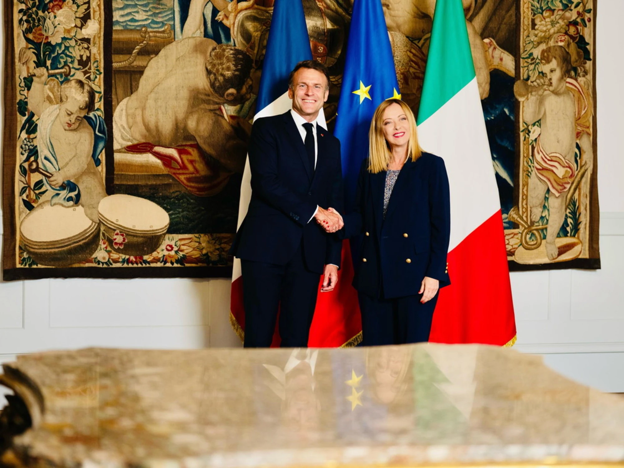 "Grazie Meloni": Macron fa rosicare la sinistra