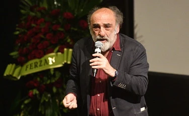 La follia contemporanea raccontata in cinque minuti