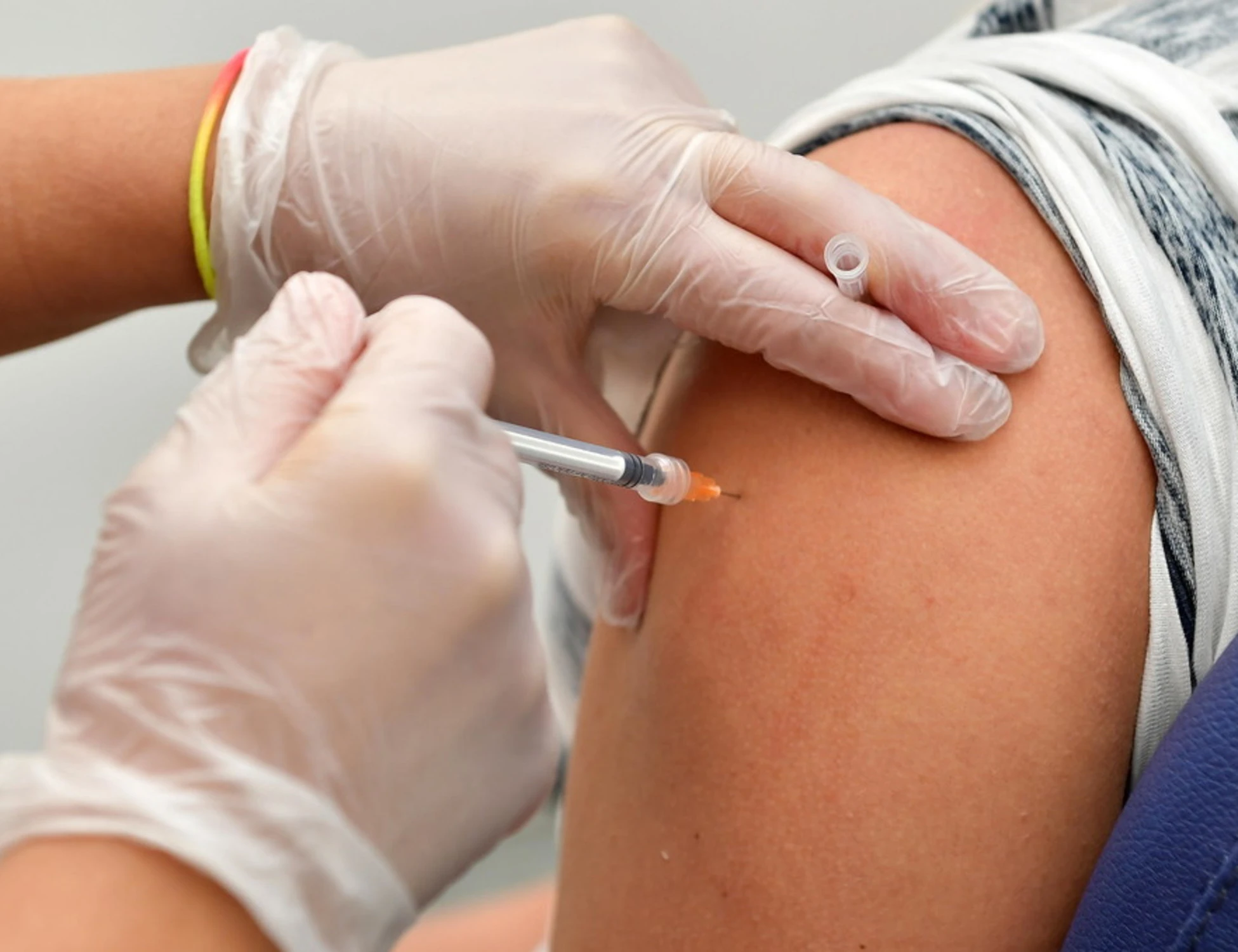 Bayer, cause miliardarie a Pfizer e Moderna: cosa emerge sul vaccino Covid