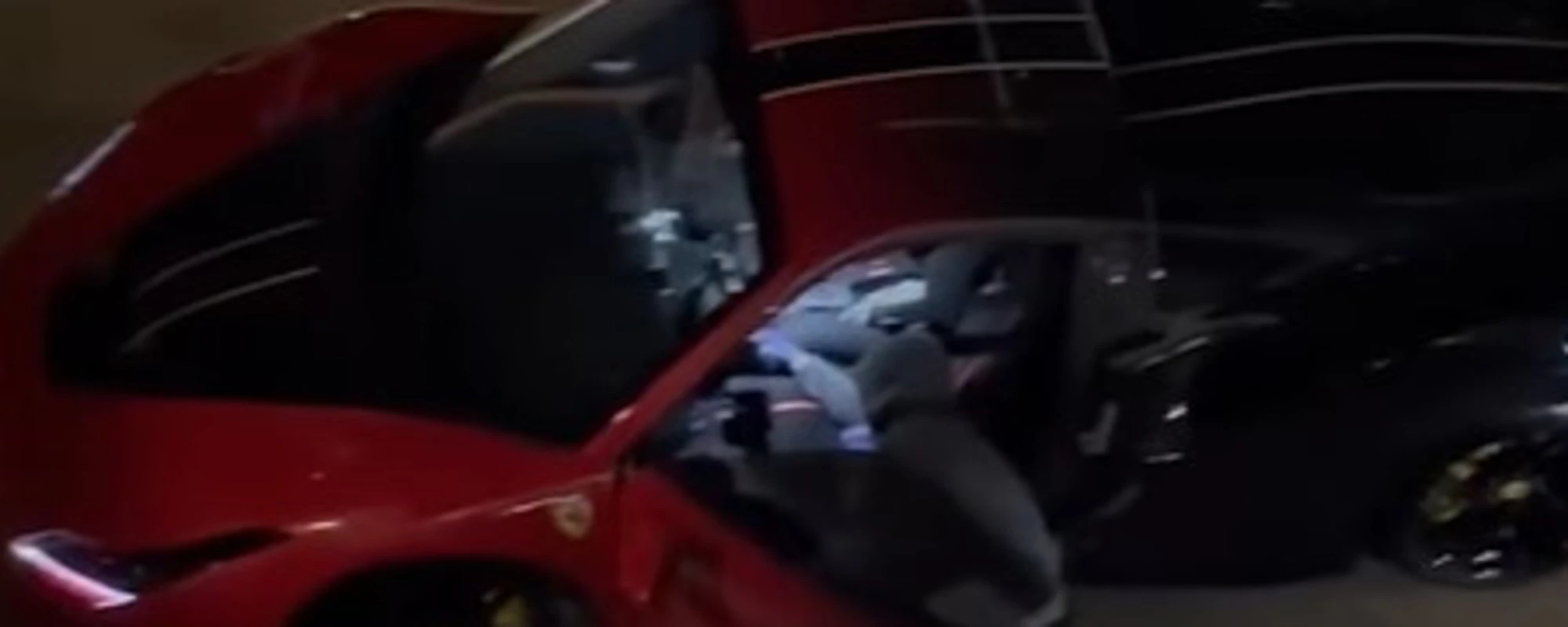 Il furto della Ferrari finisce male: arrivano gli inquilini <span style="color: rgb(153, 0, 0);">Video</span>