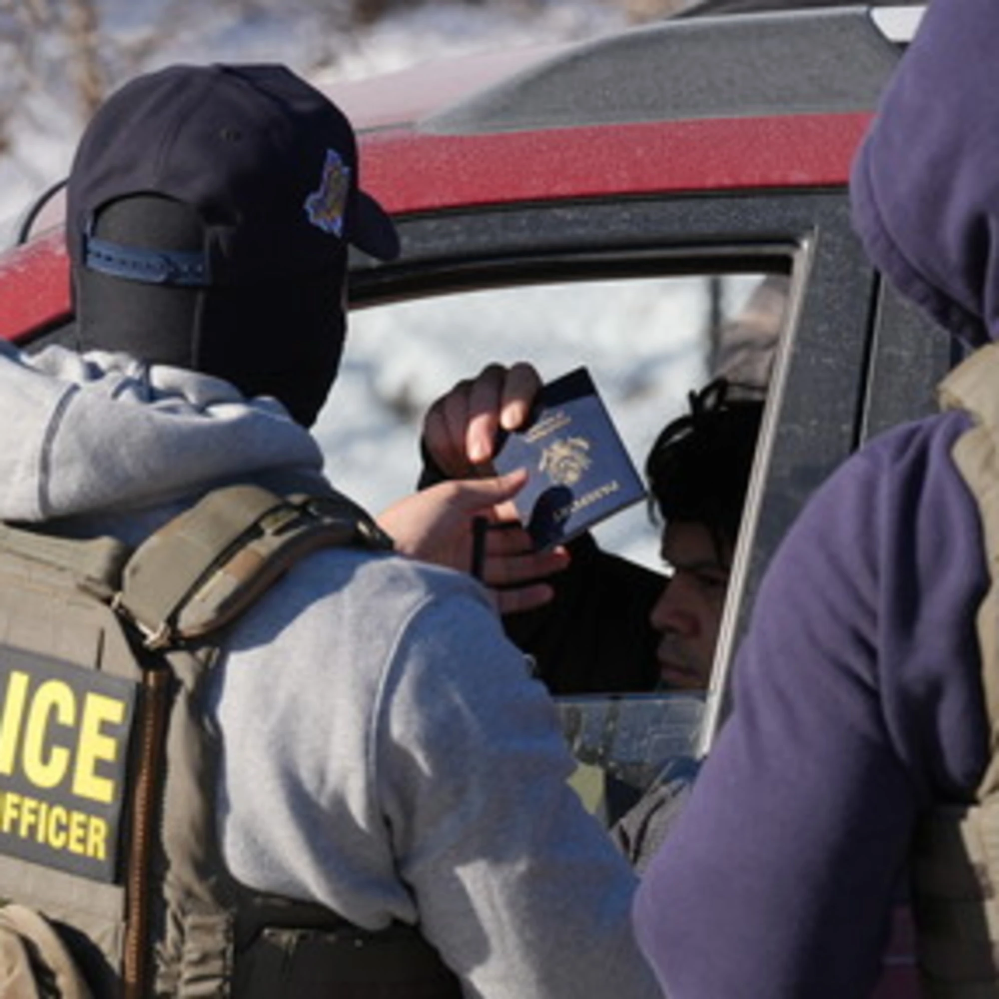 La sinistra scivola sull'Ice e rispolvera il solito odio per il nemico "amerikano"