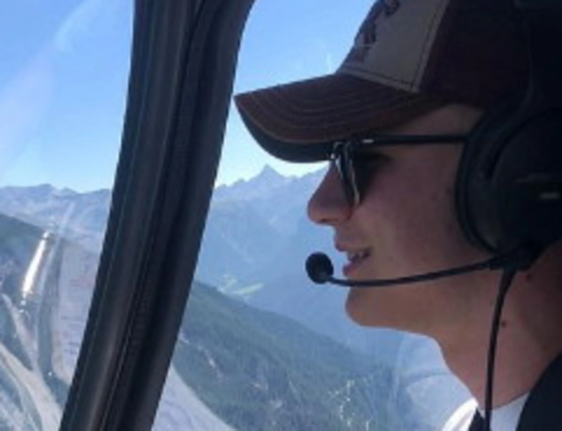 Alto Adige, si arrampica sulla statua che cede: muore il 19enne Leon