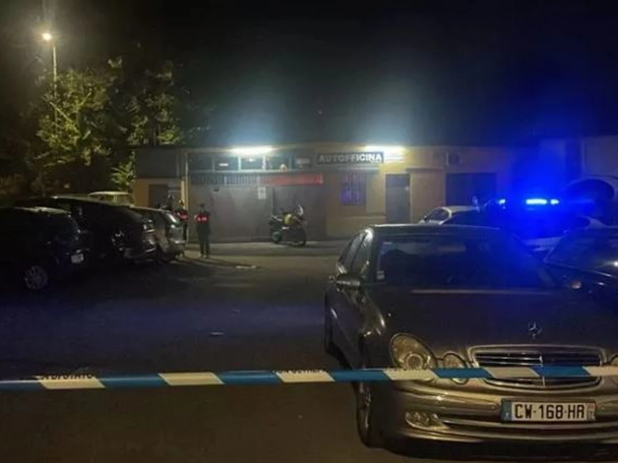 Milano, il corpo di una donna in un'auto: l'ipotesi choc