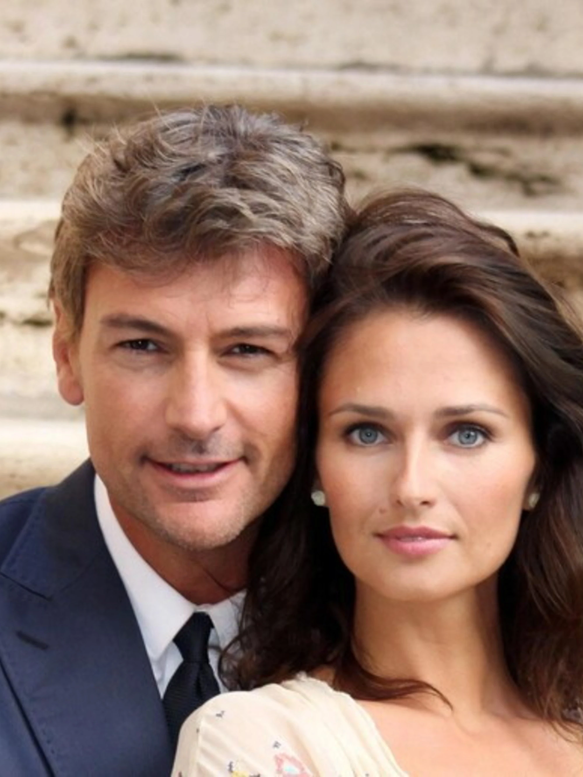 Le tre rose di Eva, in piena notte... clamoroso su Canale 5