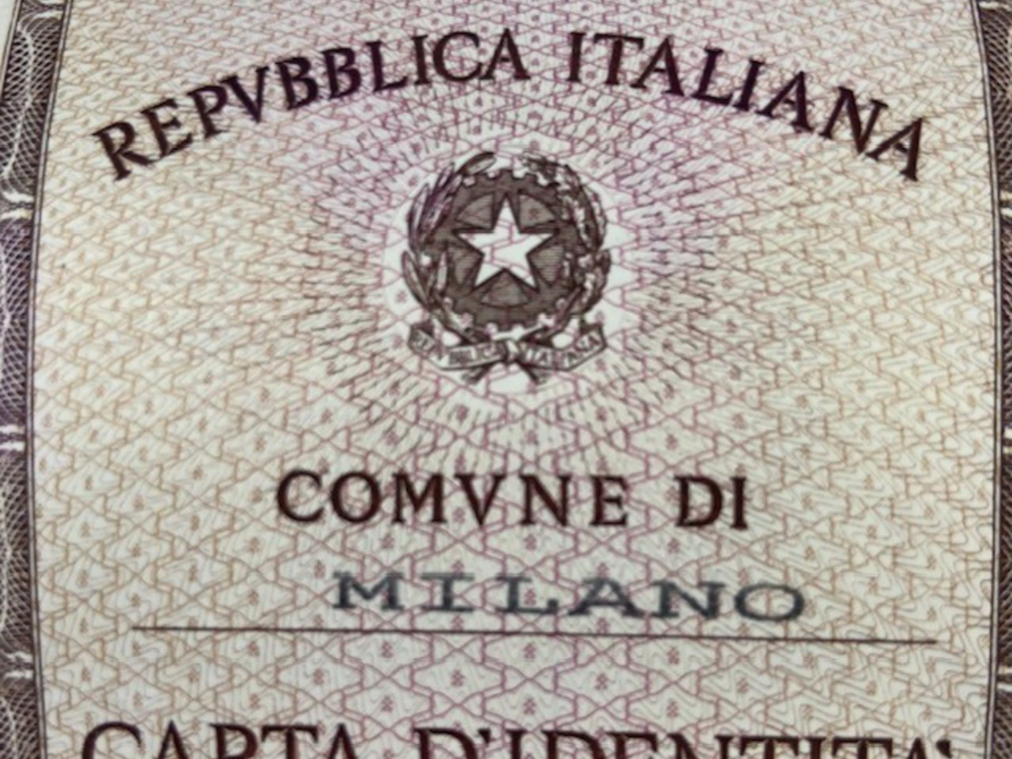 Carta d'identità elettronica, stop ai rinnovi: fino quando sarà valida quella di carta