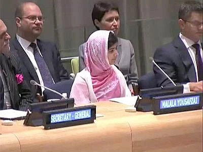 Capo talebano scrive a Malala: ''Torna a casa e usa la tua penna per l'Islam''