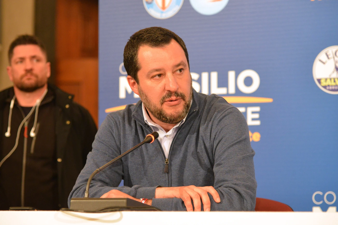 Abruzzo, il tweet di Matteo Salvini a urne aperte fa impazzire il Pd: Nicola Zingaretti lo insulta
