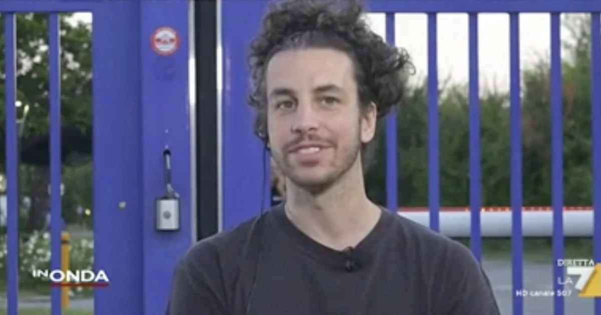Mattia Santori massacrato a In Onda: "Sardine? Sembrate le giovanili del partito di Giuseppe Conte"