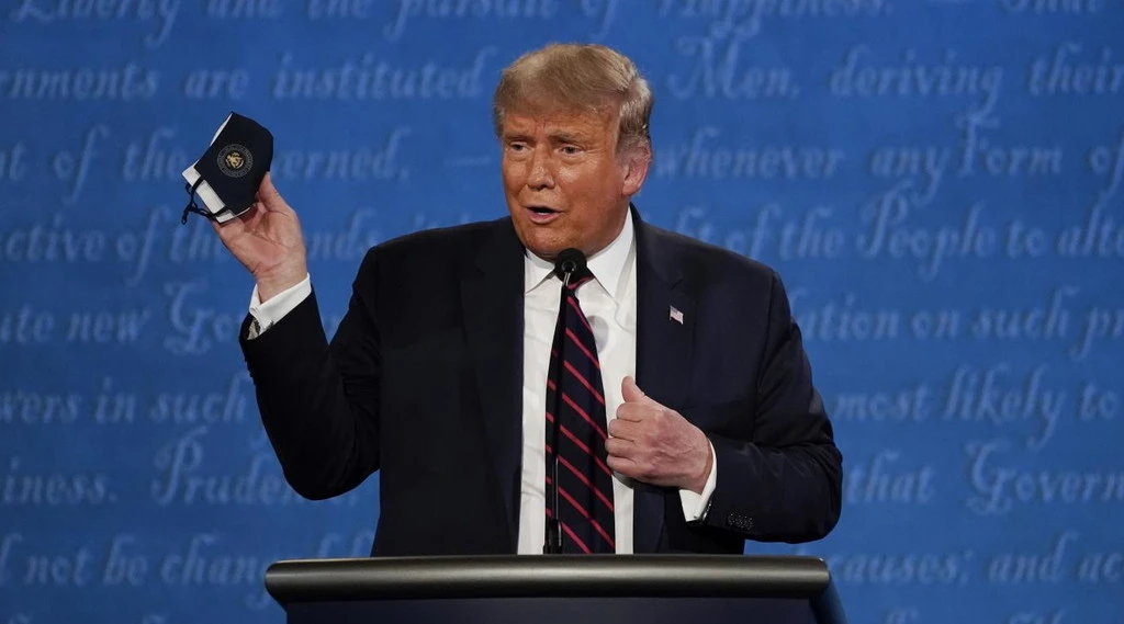 Donald Trump "fa fatica a respirare": bomba-coronavirus sul presidente ricoverato, "cambia rapidamente"