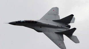 Ucraina, caccia russi decollano dalla Bielorussia: la guerra si allarga