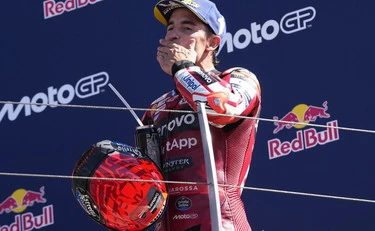 Misano amara: Bez cade, Marquez gode
