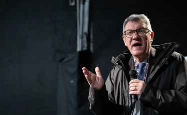 La sinistra piange per gli Ayatollah: Landini guida i compagni col turbante