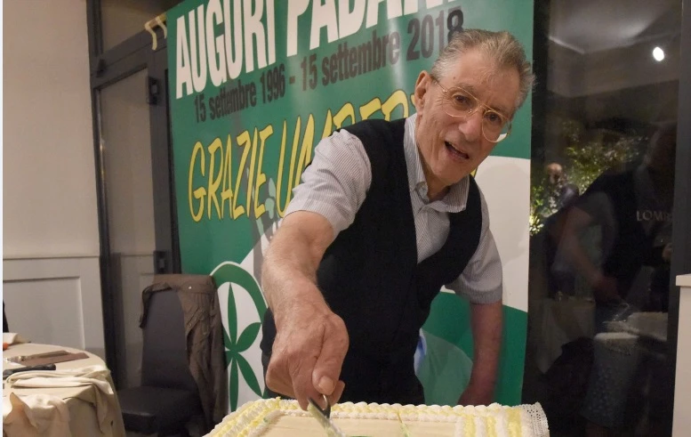 Umberto Bossi come Silvio Berlusconi, sconterà la pena ai servizi sociali