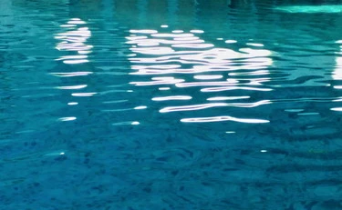 Rimini, bambino di 12 anni risucchiato dal bocchettone di una piscina