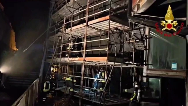 Incendio al teatro Le Ciminiere di Catania, le immagini