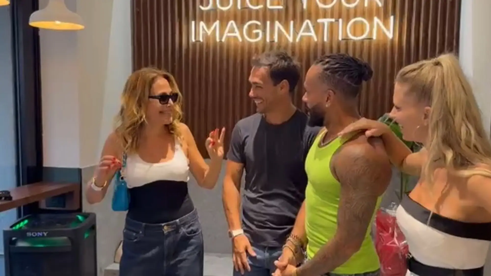 Barbara D'Urso, al Frankie's di Milano divertente siparietto con Fabio Fognini