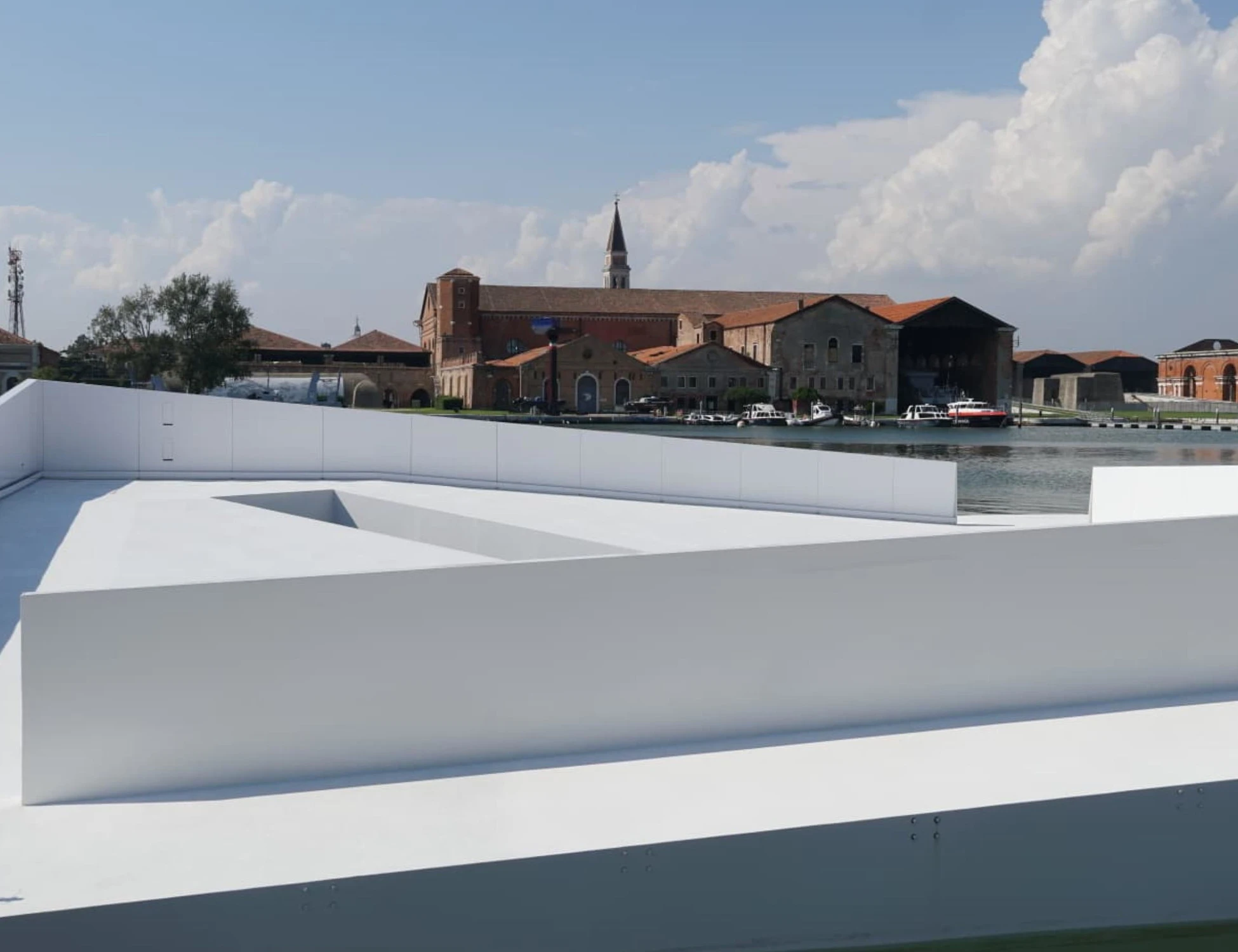 Ue contro Italia, "inaccettabile il padiglione russo in Biennale"