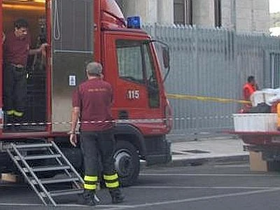 Crollano due palazzine nel barese Una famiglia sotto le macerie